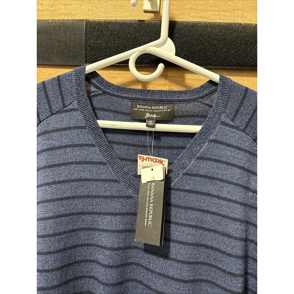 Banana Republic Striped V Neck Sweater Men's XL NWT Merino Wool Moisture Wick